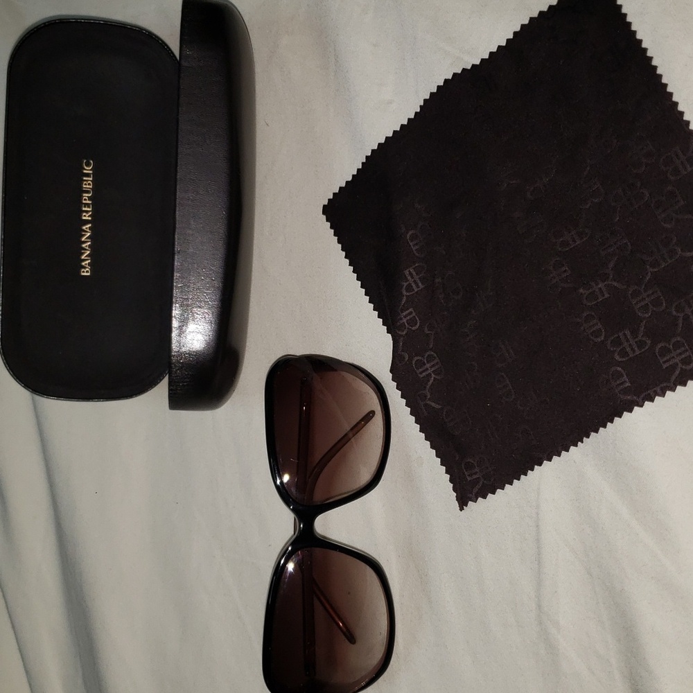 Banana Republic womens sunglasses with case